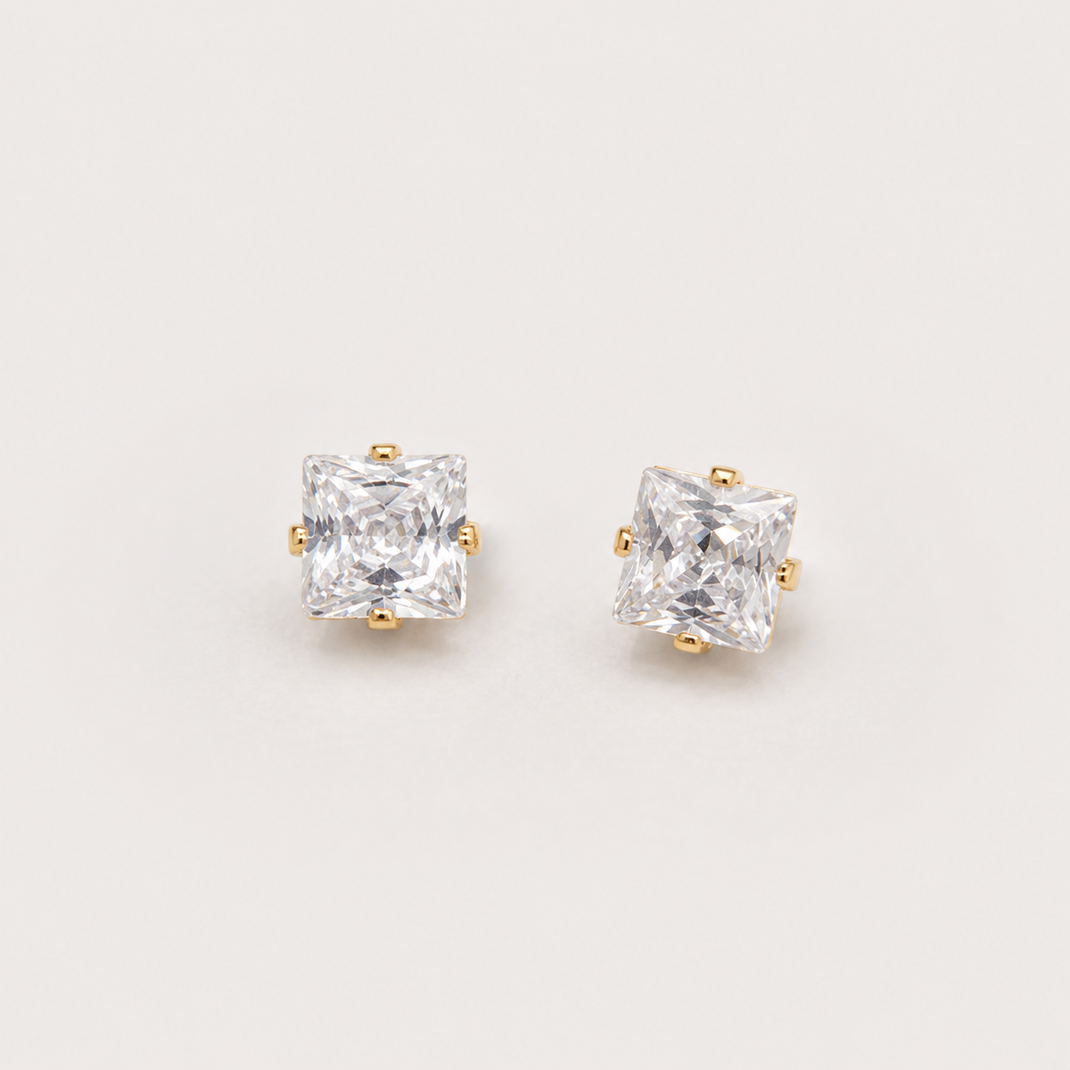 Aros Punto de Luz Cuadrado Baño de Oro 18k