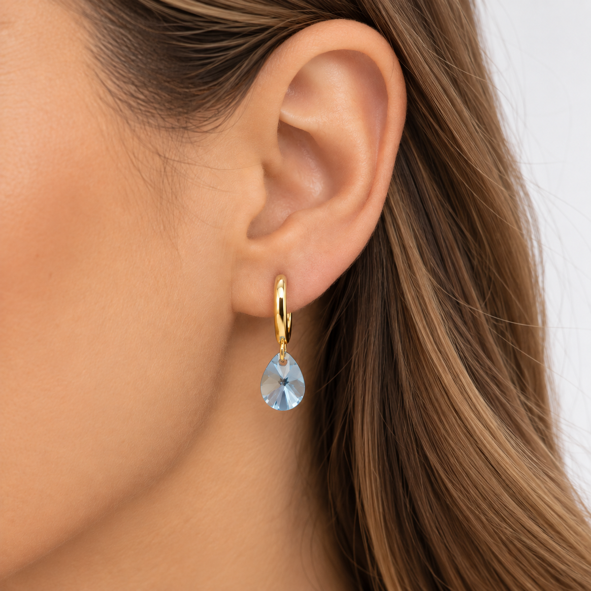 Aros cristal celeste Ovalado oro