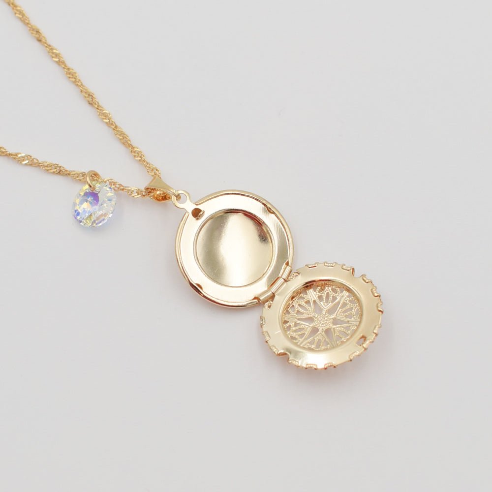 Collar Relicario Redondo Oro 18k + Swarovski