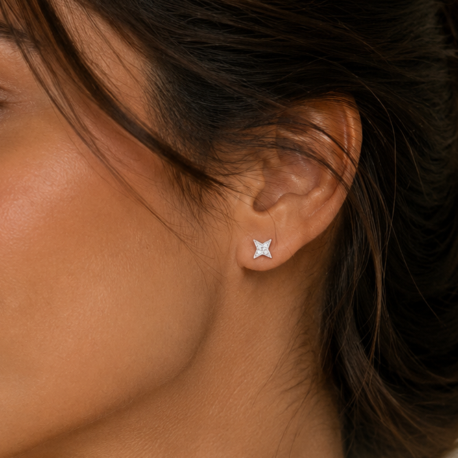 Estrella cuatro puntas plata circones 4 mm