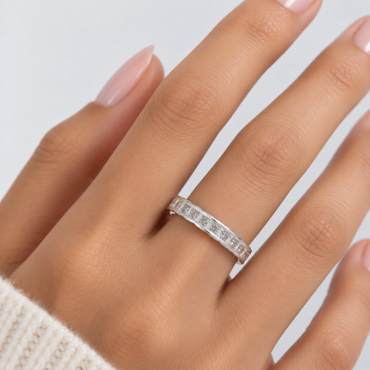 Anillo medio cintillo circones plata