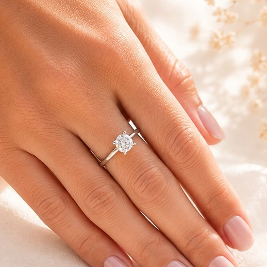 Anillo Solitario Victoria Moissanita y Circones Plata