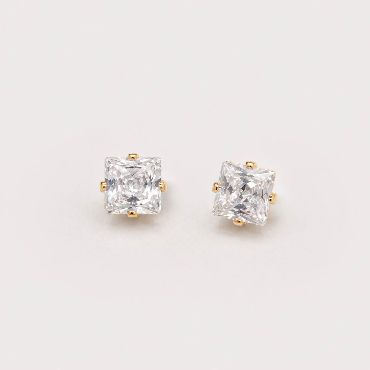 Aros Punto de Luz Cuadrado Baño de Oro 18k