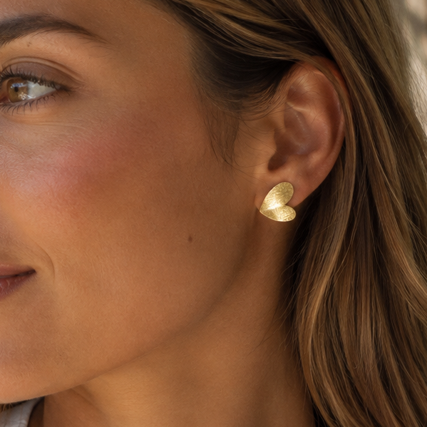 Aros corazón satinado 18MM enchape oro