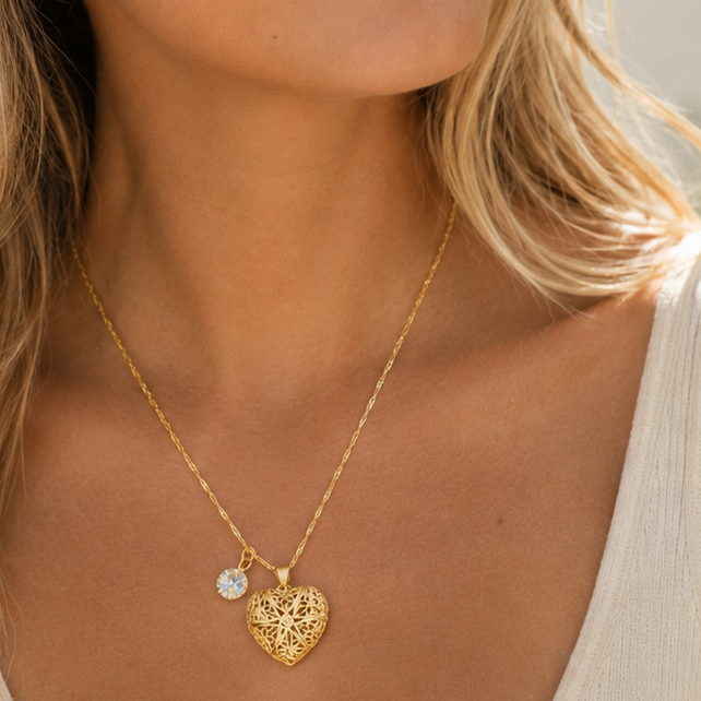 Collar Relicario Corazón Oro 18k + Swarovski
